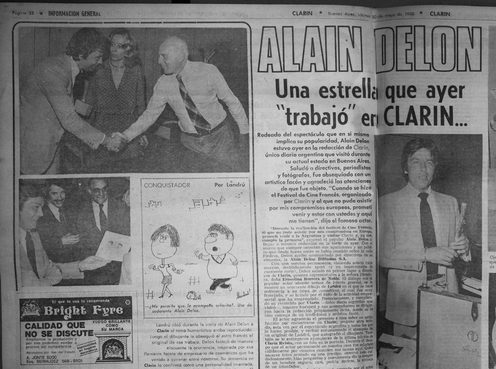 Recorte del diario, nota Alain Delon, una estrella en Clarín foto saludo dibujo de Landru, argentina 1980